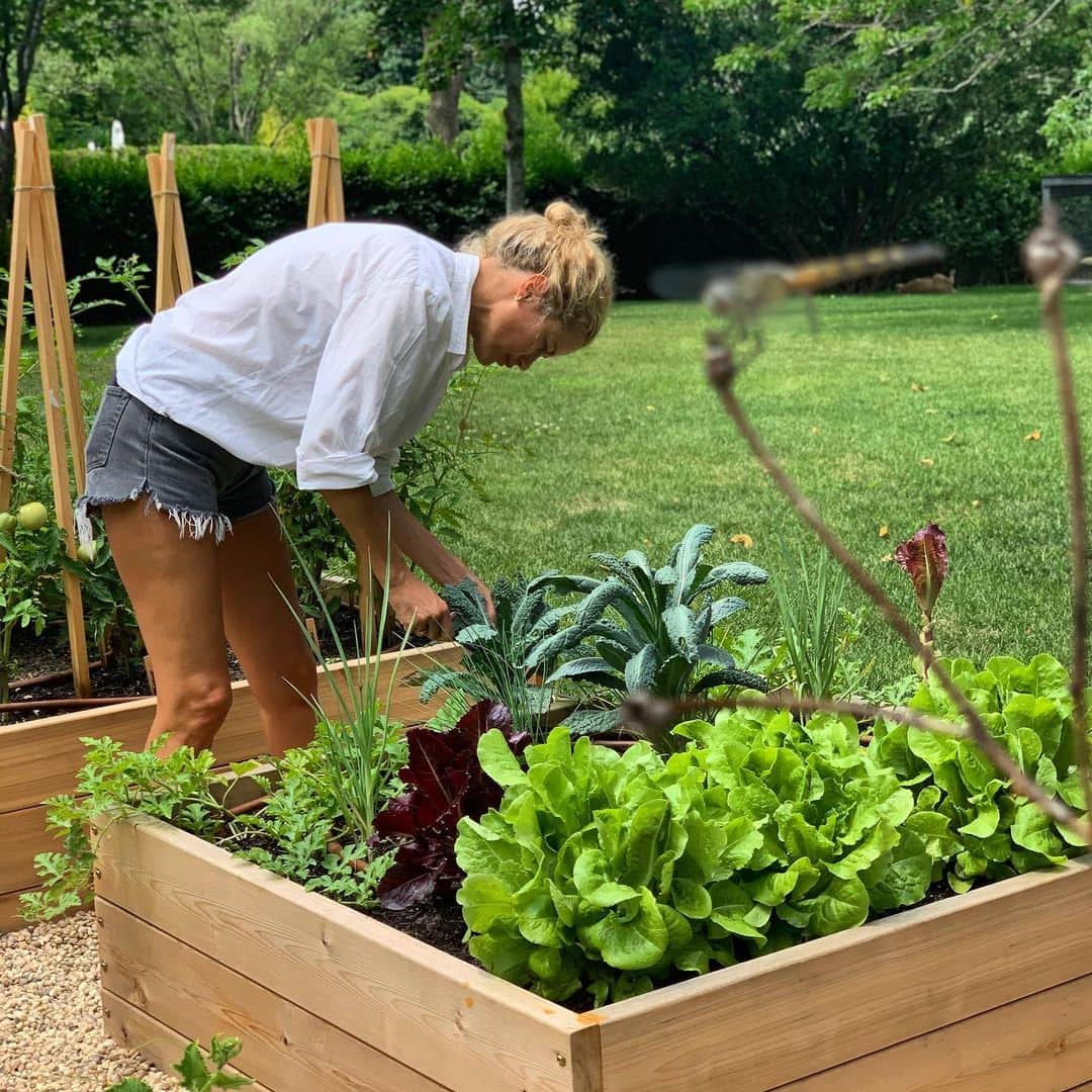 キャロリン・マーフィーさんのインスタグラム写真 - (キャロリン・マーフィーInstagram)「Favorite place, doing my favorite thing 🌻 #tbt」7月30日 0時24分 - carolynmurphy