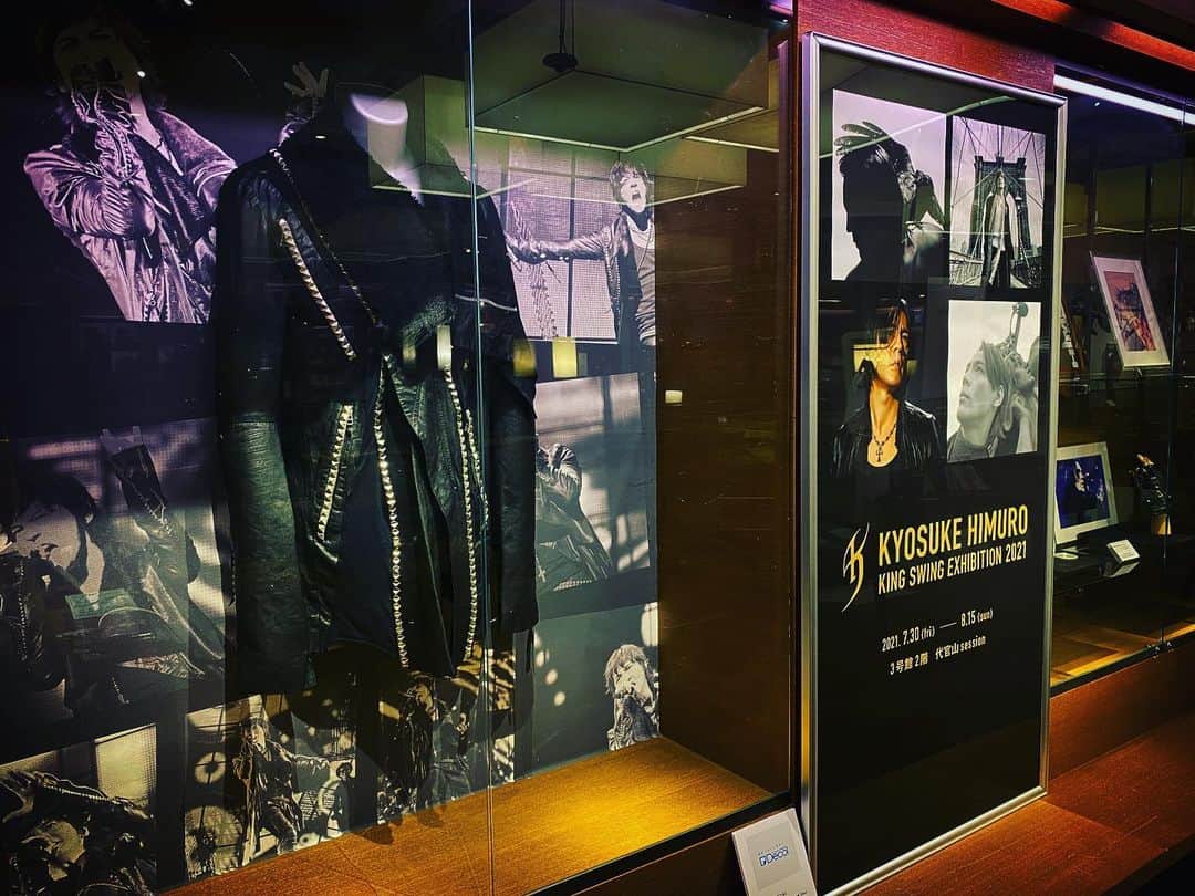 氷室京介のインスタグラム：「《KING SWING EXHIBITION 2021》7月30日(金)から8月15日(日)まで、代官山 蔦屋書店にて開催⚜️ #kyosukehimuro #kingswing2021」