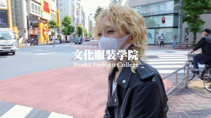 PELIのインスタグラム：「こんなにしっかりインタビューしていただいたの初めてです✨🙏 幼少期〜文化時代〜現在まで沢山話しています。 ありがとうございました🙇‍♂️✨  本編は @bunka_fc のIGTVか、DROPtokyoのyoutubeから👆👆👆  #Repost @drop_tokyo  ・・・ FOCUS ON BUNKA FASHION COLLEGE - PELI @bunka_fc @peli4649 @pameopose @pegion_dog  #文化服装学院 #bunkafashioncollege #pr #streetstyle #droptokyo #tokyo #japan #streetscene #streetfashion #streetwear #streetculture #fashion #shinjuku #pameopose #pegion #peli Videography: @cazumax」