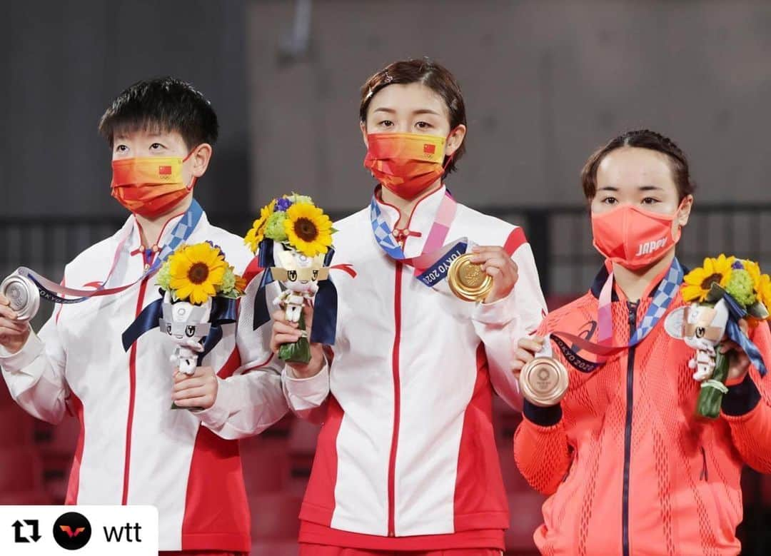 平野 早矢香さんのインスタグラム写真 - (平野 早矢香Instagram)「今日で日本選手のシングルの戦いが終わりました🏓オリンピックで勝ち上がる厳しさも感じながら、その中での伊藤美誠選手は女子シングルス史上初の銅メダル🥉混合ダブルスに続いて、素晴らしい戦いでした！伊藤選手はかなり試合数をこなしているので体力面そして精神的な消耗ももちろんあると思いますので、団体まではしっかり休養もとってほしいと思います。史上初の快挙にもかかわらず悔し涙の銅メダル、試合後の伊藤選手のコメント聞いて改めて伊藤選手の志の高さを感じました！そしてこちらの穏やかな表情の伊藤選手の写真を見てとても嬉しくなりました！😭 団体戦は8月1日から始まります！ 男女ともチーム一丸となって悔いの戦いをしてもらいたいと思います💪💪💪 ・ 明日7月30日(金)は #テレビ朝日 #グッドモーニング #朝6時から出演します ・ #読売テレビ #情報ライブミヤネ屋 #午後1時55分から #こちらも出演します」7月30日 1時03分 - sayakahirano0324