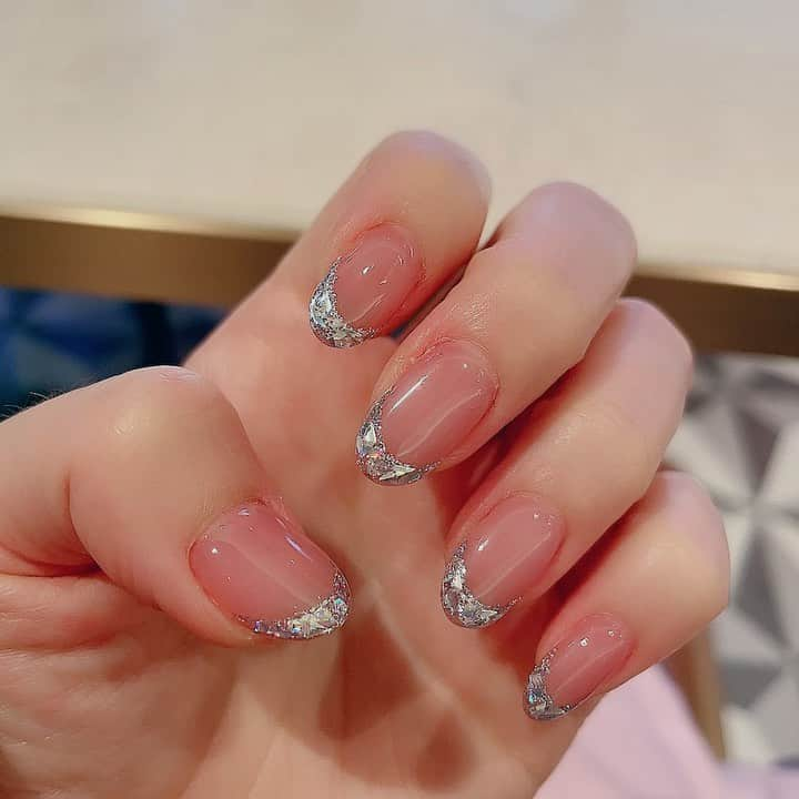 麻生裕子のインスタグラム：「NEWネイル💅  キラキラツヤツヤ❤︎  #ネイル　 #夏ネイル」