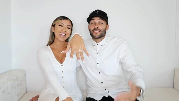 リアン Vのインスタグラム：「LinkinBio to watch this full video! Talking proposal and wedding planning! WATCH NOW! 😍💍❤️ @foreverus」