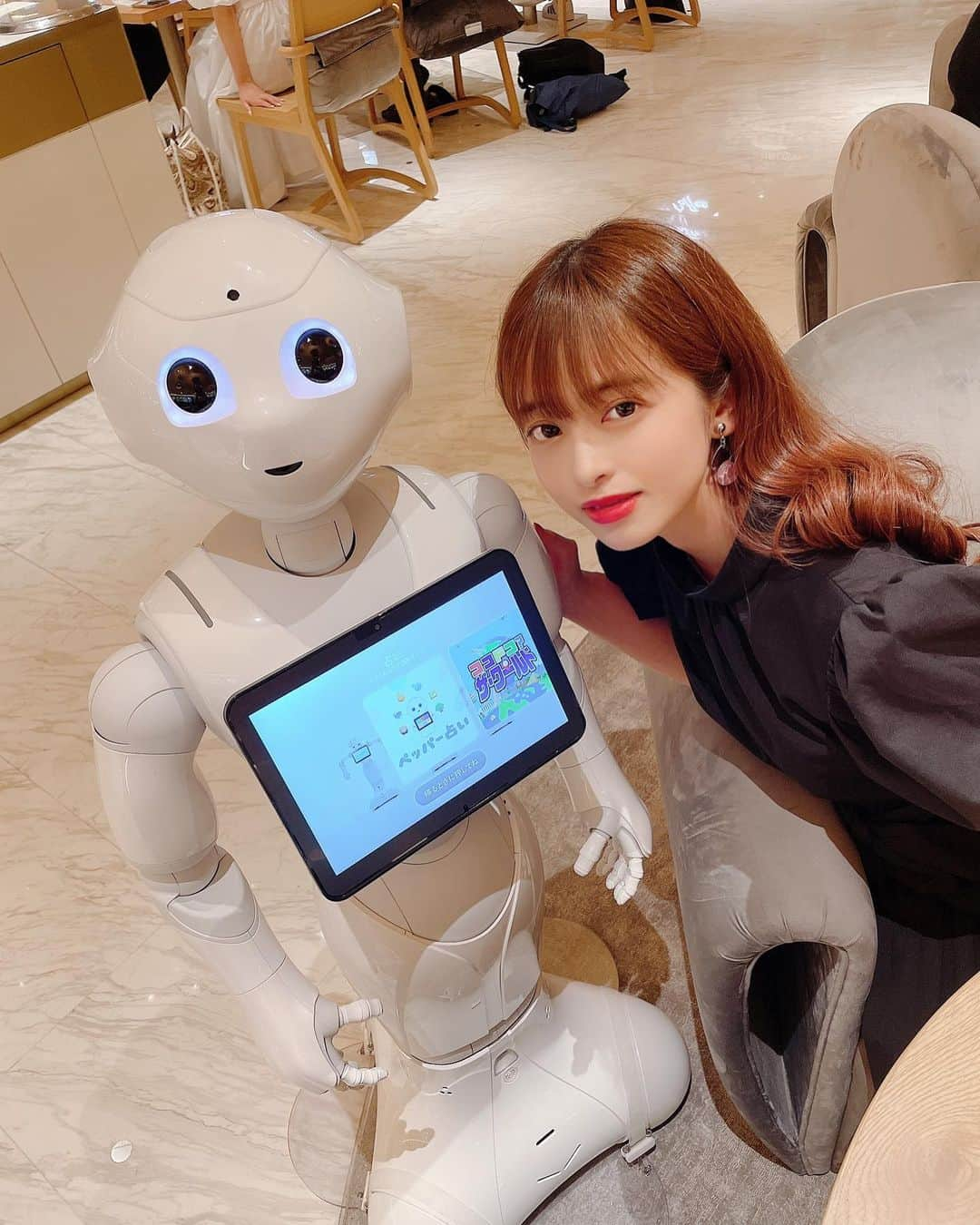 桜もこさんのインスタグラム写真 - (桜もこInstagram)「なかよち🤖💓  #ロボット　#🤖　#カフェ　#渋谷　#反応　#cute #japanesegirl #japanesemodel #instagram」7月30日 10時15分 - mokochan319