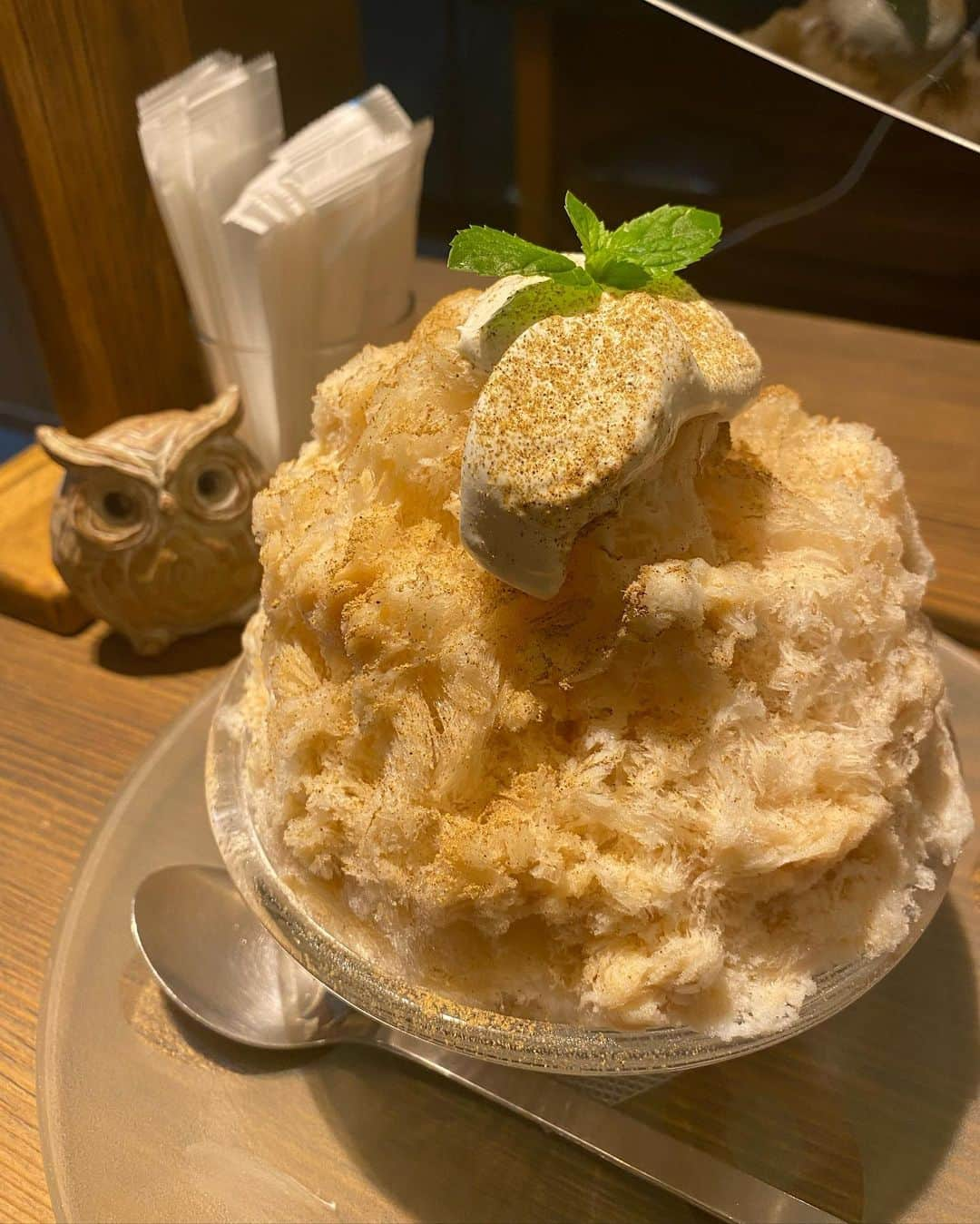 桃乃木かなさんのインスタグラム写真 - (桃乃木かなInstagram)「かき氷GUFO🍧  ・チョコミント ・マサラ･チャイ ・紫蘇レモン  はじめて行ったかき氷屋さんだったんだけどとっても美味しかった〜😋 チョコミント目当てでしたが他のメニューも美味しそうで...紫蘇レモンは酸っぱいんだけど別添えの赤しそシロップをかけると甘く食べれました✊🍋  #かき氷gufo #外苑前 #かき氷」7月30日 11時19分 - kana_momonogi