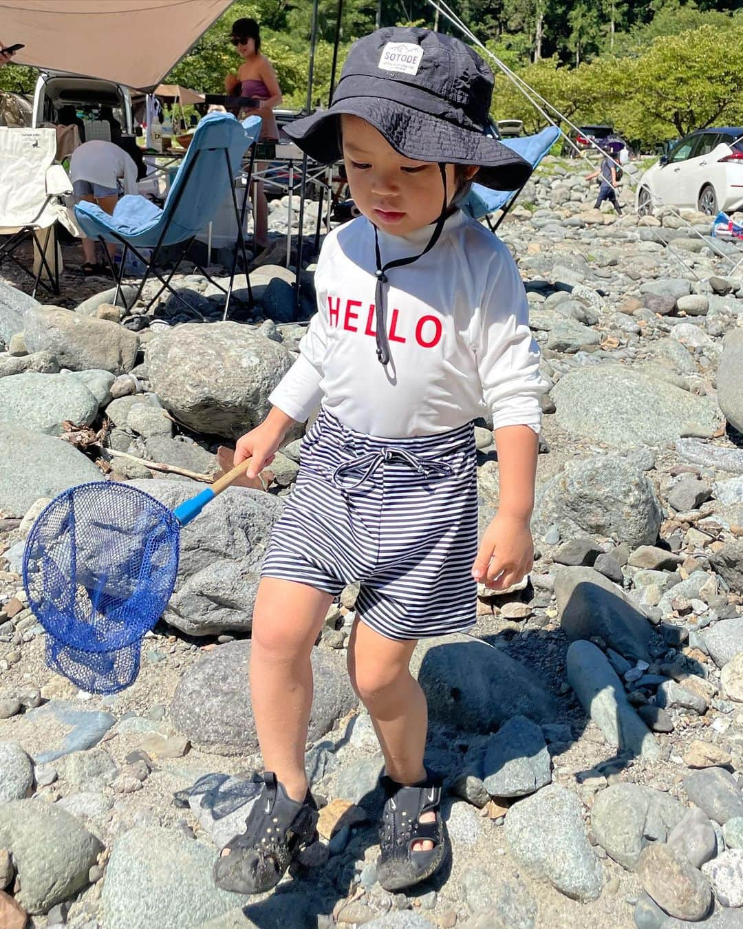 春名亜美さんのインスタグラム写真 - (春名亜美Instagram)「デイキャンプの時に息子達が着てた水着は @record_ftb のものです🩳 上下セット😊  マリンシューズは @nike  ・ ・ ・ #デイキャンプ #川遊び #川キャンプ #アウトドア #キャンプ #outdoor #子連れキャンプ #daycamp #camp #ファミリーキャンプ #兄弟 #アクアシューズ #ウォーターシューズ　#マリンシューズ #キッズラッシュガード #キッズ水着」7月30日 22時21分 - amiharunaami