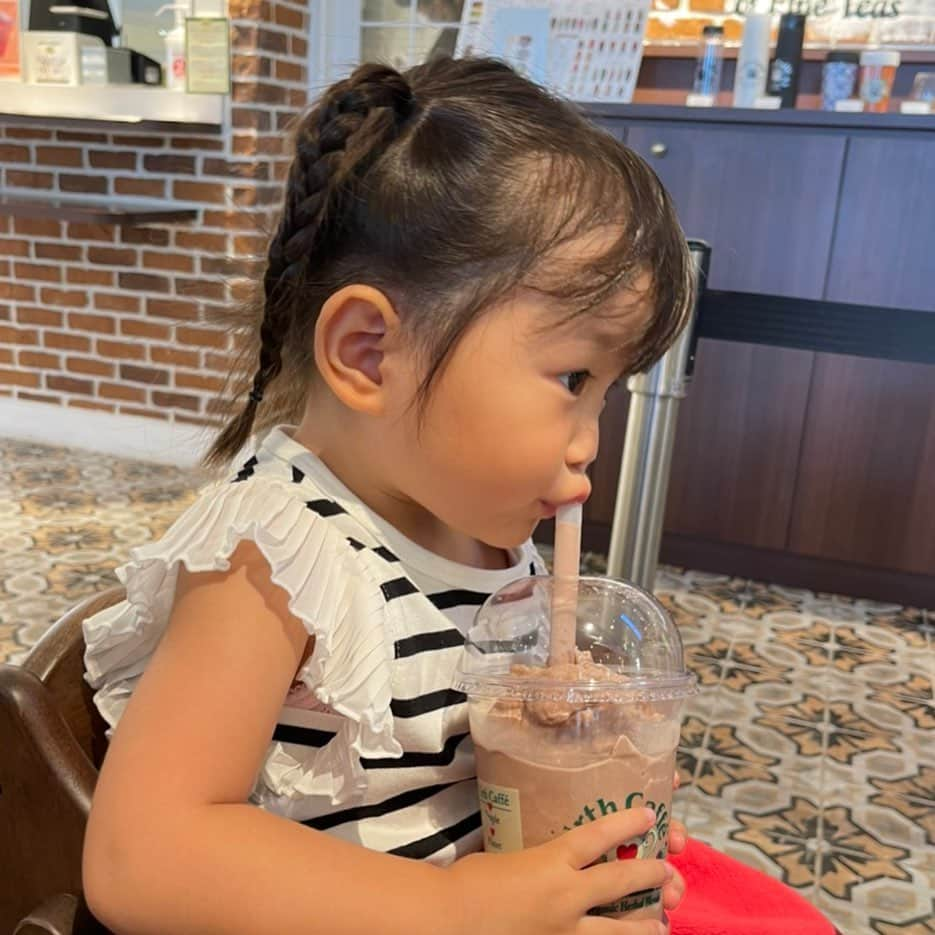 村方乃々佳さんのインスタグラム写真 - (村方乃々佳Instagram)「シェイクでひと休み😘 Take a break while drinking a shake😘  #村方乃々佳 #ののかちゃん #노노카 #nonokamurakata #ののちゃんねる #ののちゃん」7月30日 20時50分 - nonochannel555