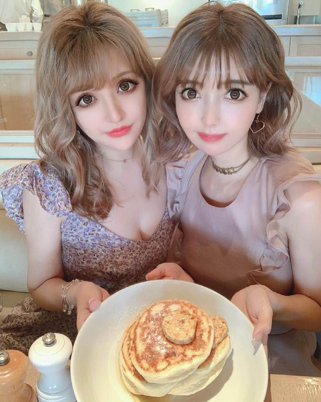 桜井莉菜さんのインスタグラム写真 - (桜井莉菜Instagram)「billsのパンケーキ好き🥺🥞 私は硬めのホットケーキより、 ぷるぷるふわふわの柔らかい パンケーキ派💖 なので、 @billsjapan  @ahappypancake  @512cafe_official  のパンケーキが好き🥰 順位は付けれない！ 全部同じくらい好き過ぎる💓 この気持ちわかる人います？🤤❤️ 後、ぷるふわ系のパンケーキでオススメあるよって人も是非教えて下さい🤤🤤🤤❣️  #パンケーキ#bills#ふわぷるパンケーキ」7月30日 20時52分 - rina__sakurai