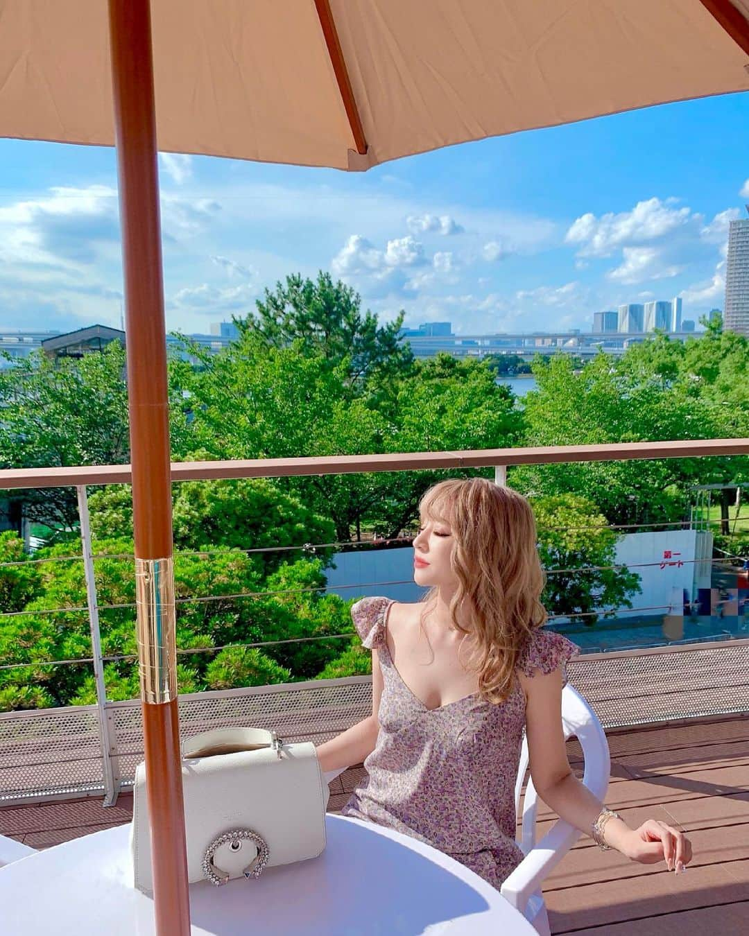 桜井莉菜さんのインスタグラム写真 - (桜井莉菜Instagram)「billsのパンケーキ好き🥺🥞 私は硬めのホットケーキより、 ぷるぷるふわふわの柔らかい パンケーキ派💖 なので、 @billsjapan  @ahappypancake  @512cafe_official  のパンケーキが好き🥰 順位は付けれない！ 全部同じくらい好き過ぎる💓 この気持ちわかる人います？🤤❤️ 後、ぷるふわ系のパンケーキでオススメあるよって人も是非教えて下さい🤤🤤🤤❣️  #パンケーキ#bills#ふわぷるパンケーキ」7月30日 20時52分 - rina__sakurai