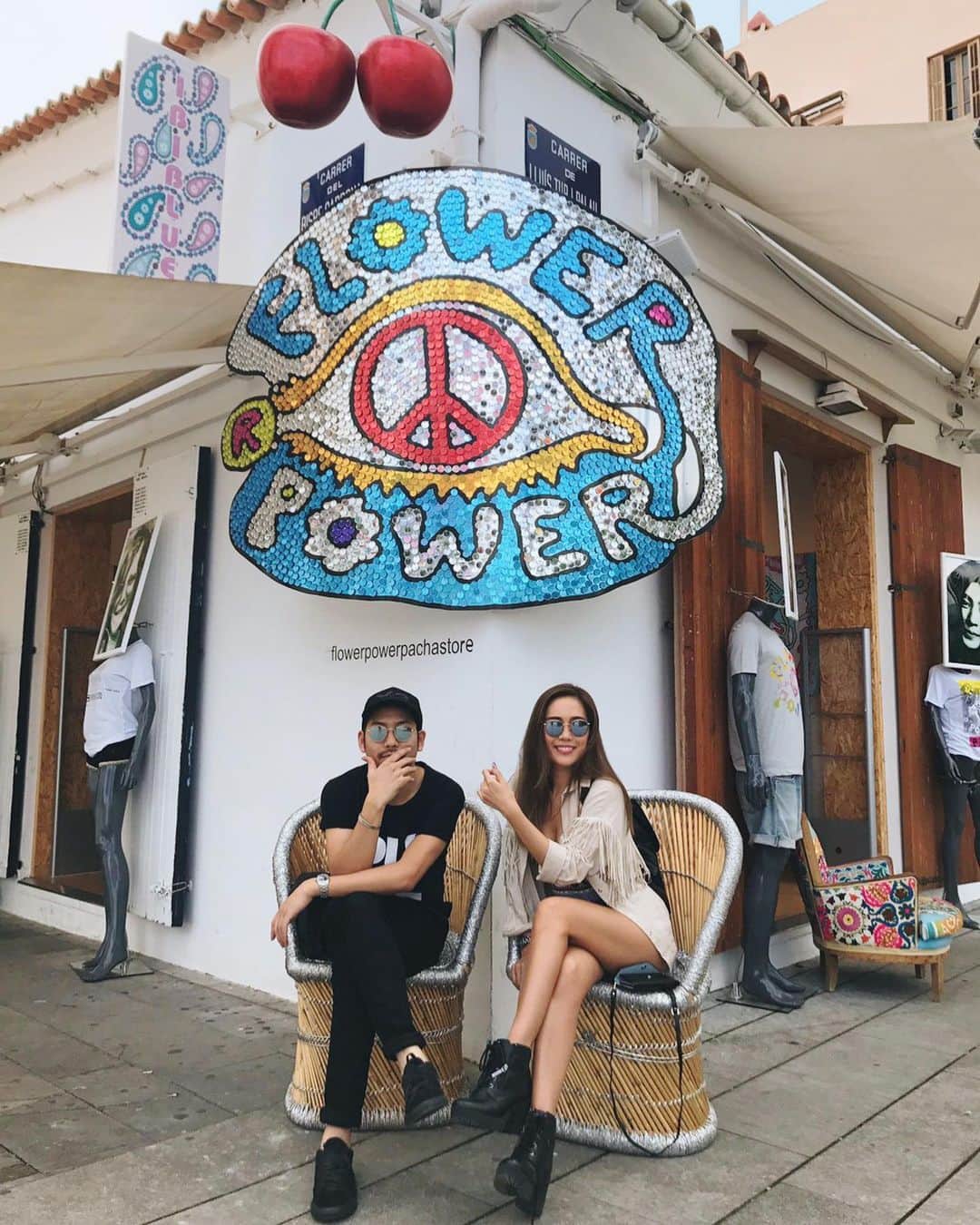 のインスタグラム：「海好き夫婦の 過去と現在(イマ)  IBIZA ➬ OKINAWA」