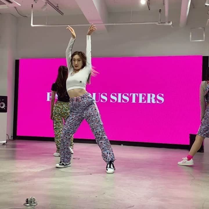 Ruuのインスタグラム：「@atmos_pink_official @adidastokyo  久々のパフォーマンス💃🏻❤️‍🔥最高に楽しかった❤️‍🔥 (ソロパートちょっとだけ🤫💕) Liveで見てくれた方も有難うございました🥰！ フルもアップするね~🌷 @fabuloussisters.japan」