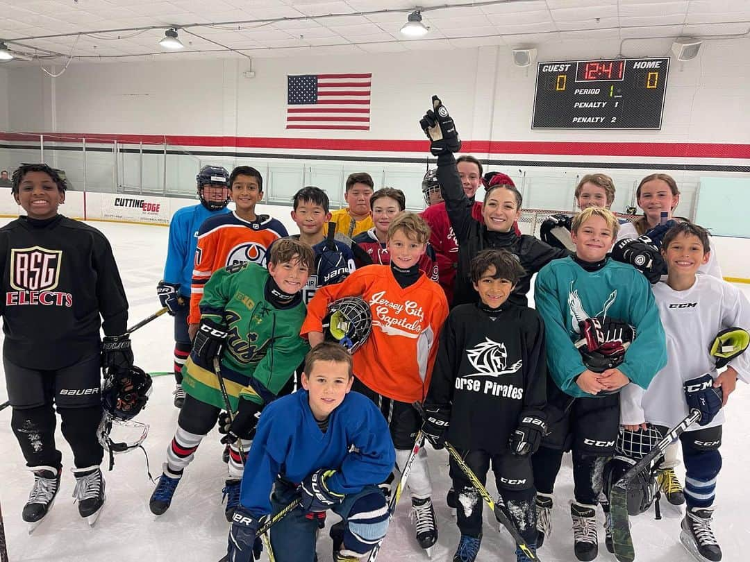 エレーネ・ゲデヴァニシヴィリのインスタグラム：「My camp ! This was a lot of fun, thank you everyone for working hard ✊🏼  . . . . . . . . #hockey #hockeycoach #hockeylife #skills #powerskating」