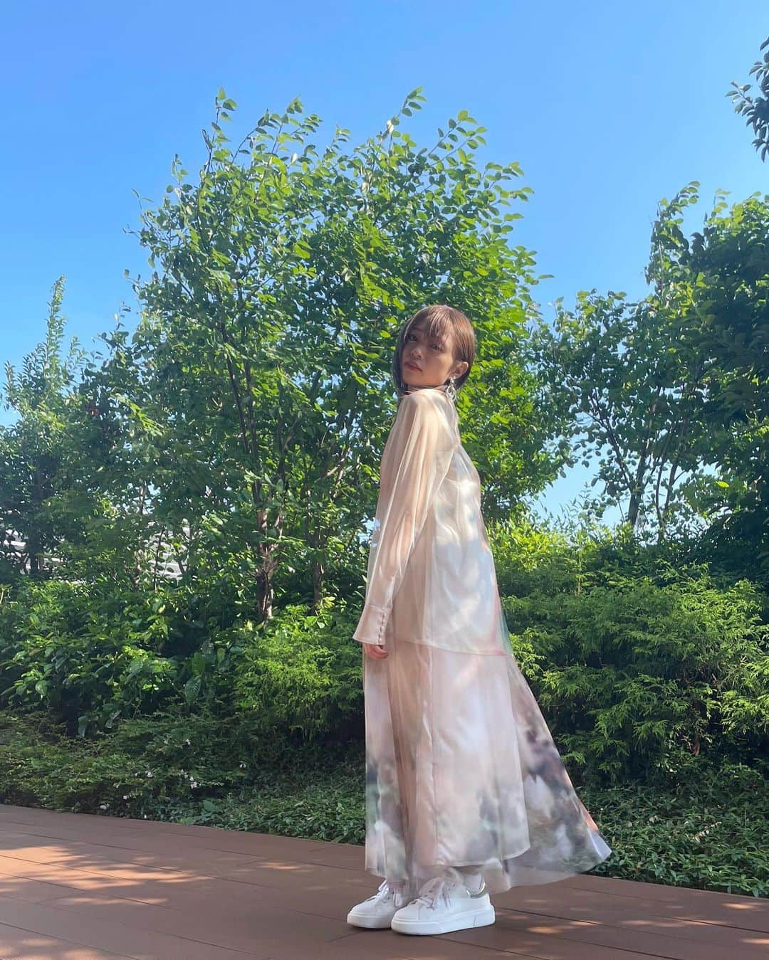 若井友希さんのインスタグラム写真 - (若井友希Instagram)「先日のライブの衣装👗       👗: #amerivintage  👟: #prada      このワンピース一目惚れして即買いした🥺 シアーだいすき民🤪   チビでもスニーカー履いて引きずらないのが嬉しいです👀笑   #fashion #衣装 #シアーワンピース」7月30日 22時14分 - yuki_wakai