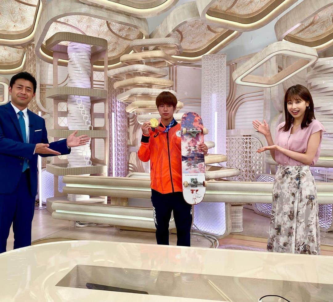 フジテレビ「プライムニュース イブニング」さんのインスタグラム写真 - (フジテレビ「プライムニュース イブニング」Instagram)「#イット ！放送中です   ●#スケートボード 金メダル・ #堀米雄斗 選手が生出演 ●#バド渡辺＆東野 が銅メダルの快挙 ●首都圏３県・大阪に「宣言」発令へ ●関東 #ゲリラ豪雨　天気急変に注意 ●外国人記者に人気！自販機で五輪みやげ   きょうは18時までの短縮放送です #加藤綾子 @ayako_kato.official #榎並大二郎 @enami_daijiro   #木村拓也 @takuya.kimura0801   #齋藤孝   #ガチャピン @gachapin_official #三井良浩   #石本沙織 #小室瑛莉子   #フジテレビ #アナウンサー 公式HP：https://www.fujitv.co.jp/livenews_it/ FNNプライムオンライン：https://www.fnn.jp/」7月30日 15時49分 - livenews_it