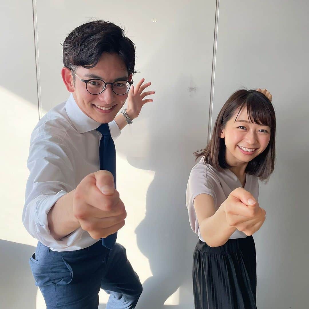 フジテレビアナウンサーのインスタグラム：「. 大川立樹です！  今夜18時からはフェンシングの男子エペ団体決勝です！ 日本代表は準決勝で韓国に勝利し、決勝へ進出しました！！  新人の小室アナとフェンシングポーズ🤺で気合を入れて応援します！！ 皆さんも、テレビでエールをお願いします📣  #フェンシング #男子エペ団体決勝 #決勝の相手はロシアオリンピック委員会 #今夜18時からフジテレビ系列で生中継 #東京オリンピックパラリンピック #TOKYO2020 #フジテレビアナウンサー #大川立樹　@riki_okawa  #小室瑛莉子」