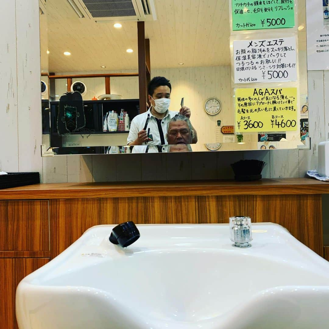 金村義明さんのインスタグラム写真 - (金村義明Instagram)「ヘアーサロンケイ！ カット&毛染め！ お台場警官だらけ👮‍♂️👮‍♂️👮‍♂️」7月30日 16時32分 - yoshiaki_kanemura