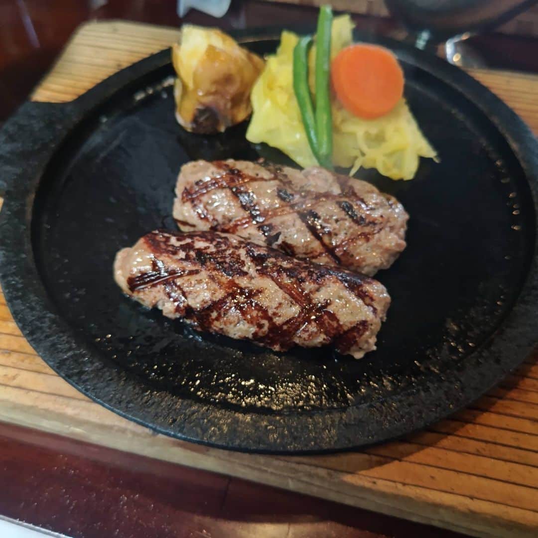 四葉杏果（松村有花）さんのインスタグラム写真 - (四葉杏果（松村有花）Instagram)「この間撮影の後に食べたハンバーグ美味しかった♥️」7月30日 17時00分 - yotsuba_momoka