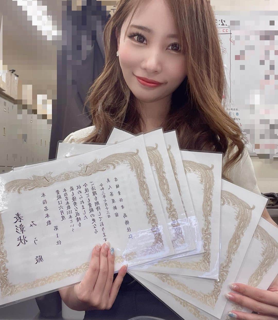 椿美羽さんのインスタグラム写真 (椿美羽Instagram)「ずっと投稿忘れてましたが 六月度たくさん表彰していただきました！ 本指名本数