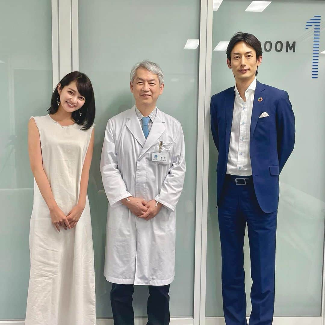 上条百里奈さんのインスタグラム写真 - (上条百里奈Instagram)「日本最大規模のグループホーム MCS山本社長と😊 順天堂大学医学部名誉教授 アルツハイマー研究のスペシャリスト 新井平伊先生😊  わたし171.6センチあるのに なんだか小さく見えるね。笑  認知症の特効薬は未だにない中、 今年6月にFDAで承認されたアルツハイマー治療薬 アデュカヌマブや認知症予防について伺いました。  公開をお楽しみに☺️ #介護 #介護福祉士 #care #caregiver  #アルツハイマー #アルツハイマー型認知症 #認知症 #若年性認知症 #mcs #メディカルケアサービス #対談 #モデレーター  #インタビュー力もっとあげたい #話す力 #聞く力」7月30日 19時21分 - yurina_kamijo