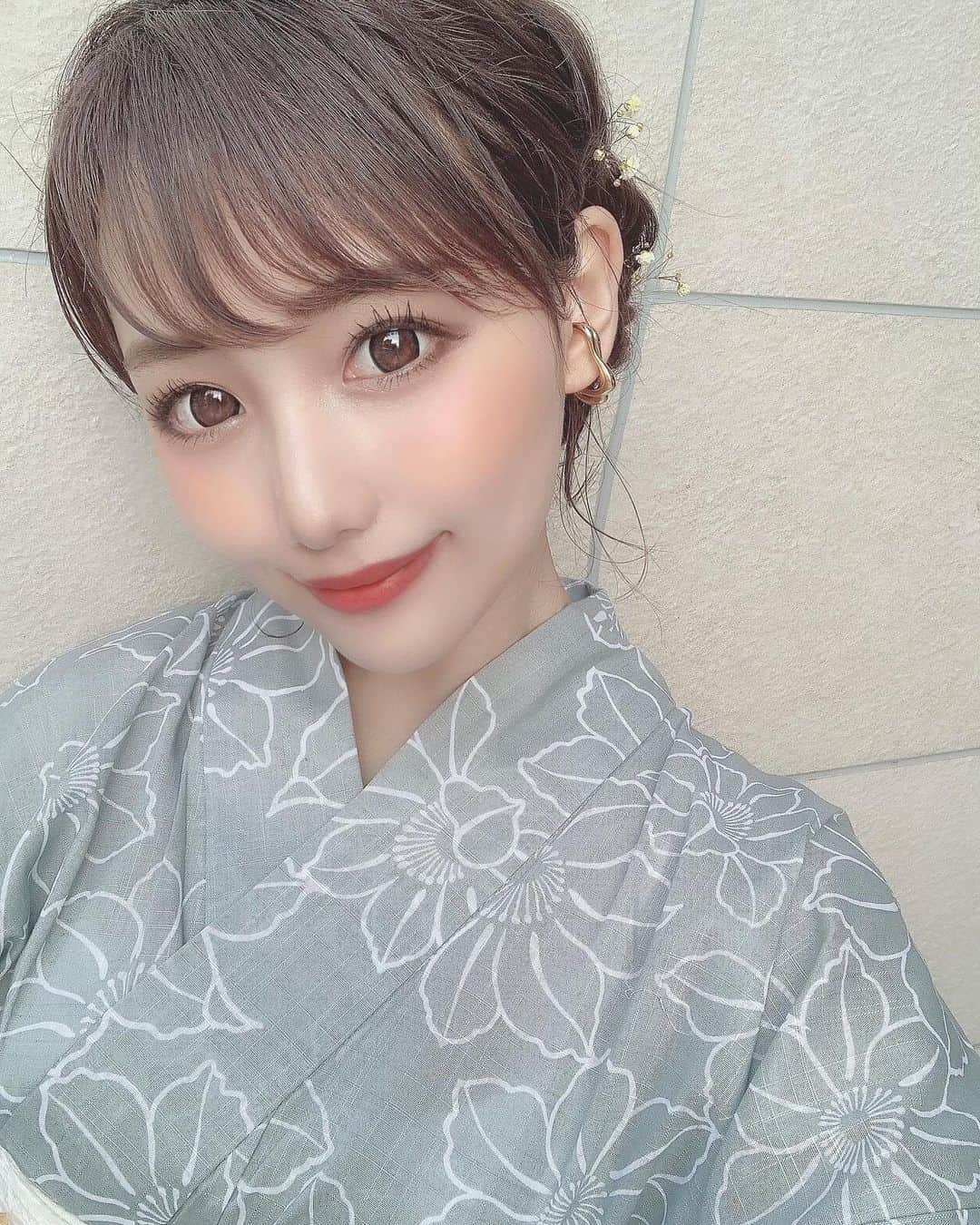 のインスタグラム：「⋆ ゆーかたっ❤︎  今年はお仕事でたくさん浴衣が着れてはっぴーです☺️  水着は来月かなあ〜👙 夏はファッションが好きだけど これ以上暑くなってほしくないなあ🥲  浴衣〻 @yukata_grace  イヤカフ〻 @coingofficial   新しいイヤカフ可愛い〜🤍 ワンポイントになるからお気入り😚  #ootd #fashion #instafood #instagram  #hairstyle #outfit #code #instafashion  #ファッション #撮影 #ヘアスタイル #ヘア  #コーディネート #コーデ #今日の服」