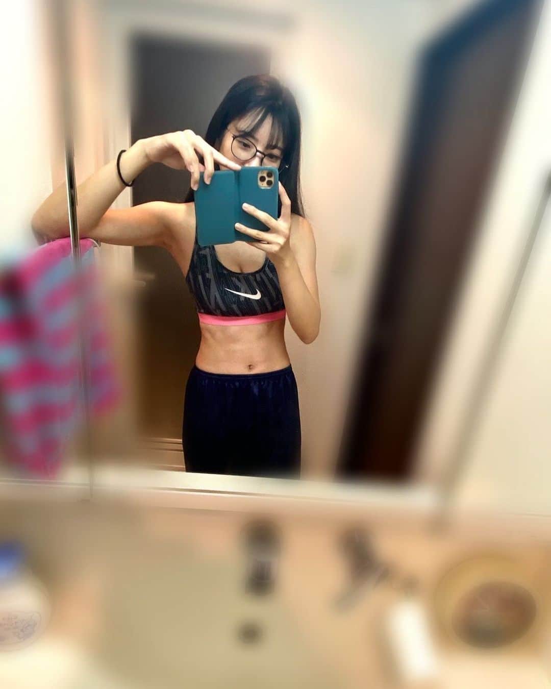 椿梨央のインスタグラム：「今の私の体。。。 . . 普段は健康維持の為軽いトレーニングを お家で毎日やっています❗️ 内容は↓↓↓ チューブトレーニング(肩周りのインナー) MTXボールで球速上げるトレーニング . のみです！笑 腹筋、腕立て、背筋やってません。💦 意外ですよね？意外なのかな？ . バリバリやってそうとよく言われるので、、、 走るのも苦手で暑さも苦手なので 特にランニングもしていません😭 . 幻滅された方多いかな🥺 . . 腕立て、懸垂一回もできない私ですが 2ヶ月間ガチトレーニングをして めちゃくちゃに体を仕上げていきたいと思います🔥🔥🔥 . . どれくらい変わるのか楽しみにしていて下さい❗️ それで少しでも何かの励みになればと思います🍀 . . . 自分との戦いに打ち勝つぞー⚾️🔥⚾️ . . . #野球 #野球女子 #女子野球 #トレーニング #ワークアウト #ワークアウト女子 #筋トレ」
