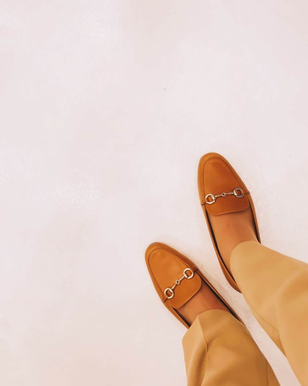 山川 二千翔のインスタグラム：「可愛い靴履けた🧡😏 #衣装 #洋服の青山」