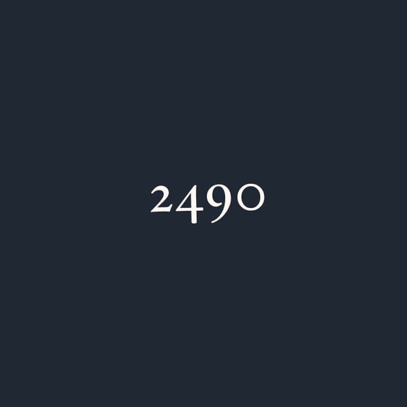 Mieのインスタグラム：「7/30は世界人身取引に反対する日🙏  RISE UP! みんなで立ち上ろう✊🏽 現在世界中で推定2490万人（子供を含む)が 人身売買され、そのほとんどが 性的奴隷として強制的に 洗脳、または脅されながら働かされている。 人が売り物のように 扱われ、現在では、 ネット社会でさらに需要が 広がり、小さい子供たちが 犠牲となっている。児童ポルノなどもこういったネット社会の暗影だ。 人間、子供たちに値段がつけらること自体が狂気であり、断固として許されることではない。賛同してくれるみんなにはぜひ声を一緒にあげてほしい🙏  なかなか表にでていないだけで、日本にもどんな国にだって被害者はいるはず。  実際に世界中の被害者を 見つけ出し、救助し、加害者を捕まえるようにその国と連携をとり、活動を続ける団体 OUR rescue。 わたしが尊敬してやまない創始者のティムさんは元CIA。当時は米国内で指示された場所や人のみでの任務に限界を感じ、CIAを辞め子供たちを助ける団体 @ourrescue を立ち上げる。 ハイチで牧師をしていたGuesnoさんの息子が誘拐されたとされ、ティムとチームは捜査を開始する。行方が分からなくなった息子を見つけるために、人身取引を行うと噂されていた孤児院におとり捜査としてティムが立ち入った。 ここにいる子供のどれでも買えるのか？と質問すると、施設の女性はYESと言い、人身売買を目の当たりにした。 1人約150万円。  後に、ティムはここで出逢った2人の兄妹を養子として迎入れる。  私はみんなに伝えることが任務で、その他なにも出来ないけど、このような活動をして子供たちを助けてくれる @ourrescue の活動資金はみんなの募金やグッズ売上金から。  一人でも多くの子供たちが 救われ、被害者とならないように強く祈ります🙏  #riseup  #ourrescue  @timballard89  @ourrescue  #worlddayagainsttrafficking  #july30」