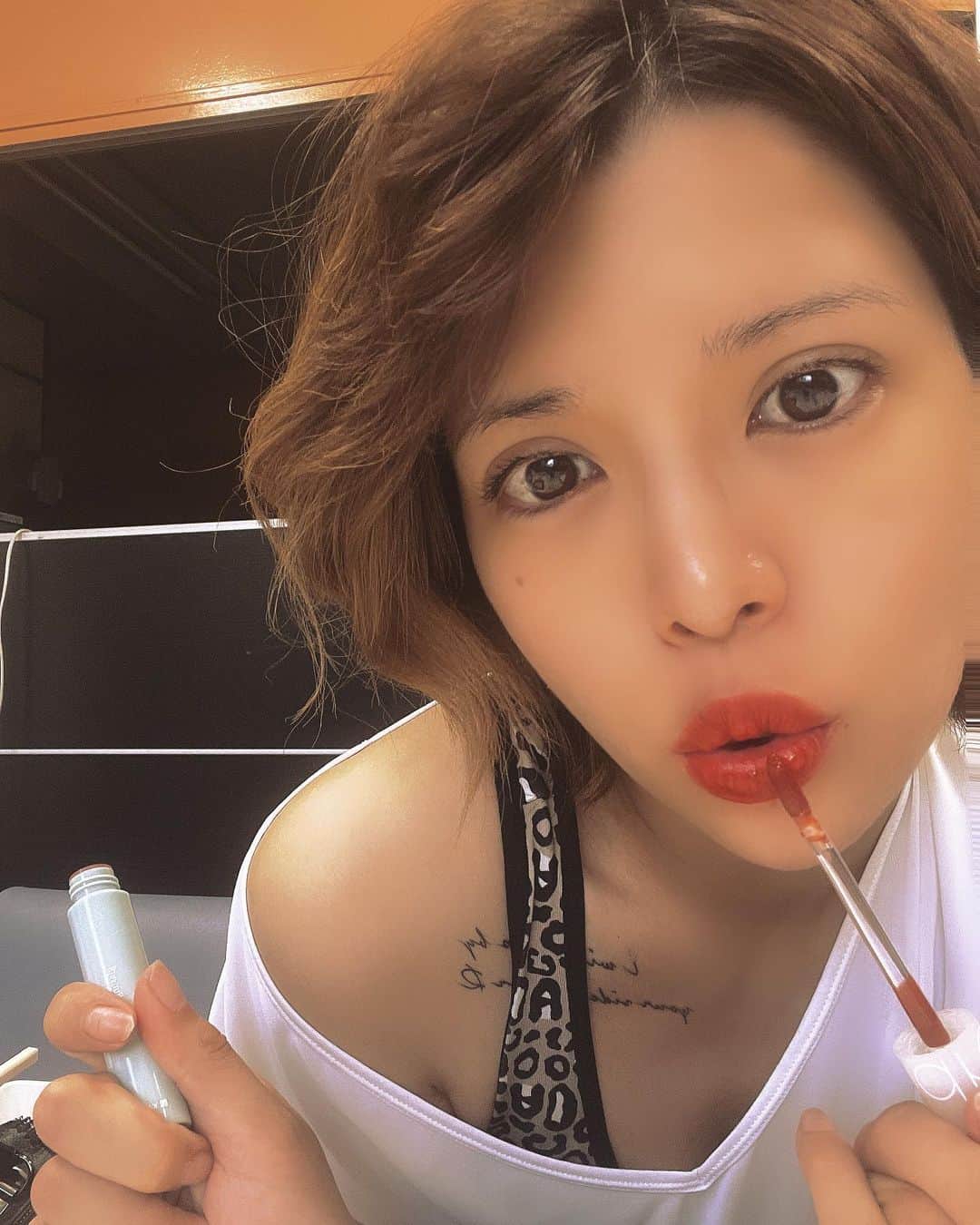 坂口杏里のインスタグラム：「すっぴんポーンー🥸❤️ このティントリップ、 超絶よきよきー😍」