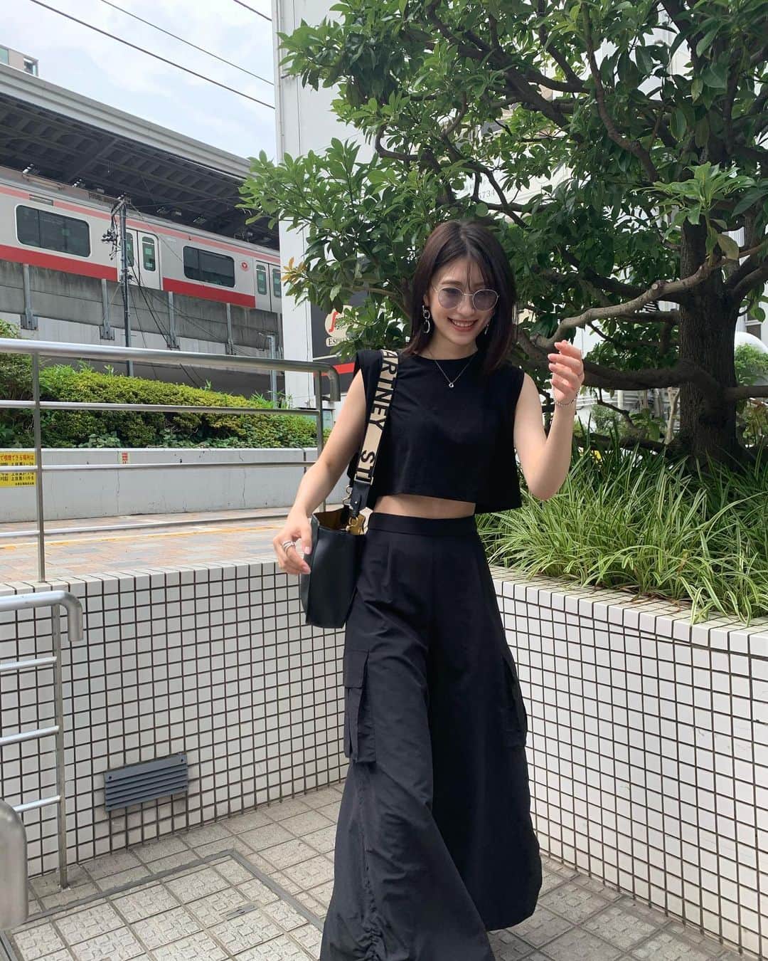 小山莉奈さんのインスタグラム写真 - (小山莉奈Instagram)「🍃🖤」7月30日 22時37分 - koyama_rina