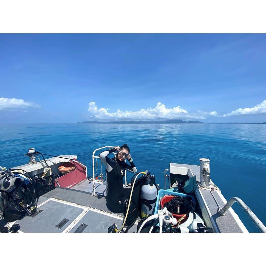 渡辺知夏子さんのインスタグラム写真 - (渡辺知夏子Instagram)「人生で見つけた大好きな事。 ファッションとメイク。 あと、 これだな〜と思う🌊 海は子供の時から好きだけど、スキューバしたのって20代後半😭 . その次に、音楽とお笑い、食べる事、歩く事、などなど。 コロナじゃなければ、温泉、サウナ、足ツボ、カラオケ、やりたいな♪ . だから今は今まで以上に気をつけようと思います✋ . #突然の自己紹介　　www #好きな事 #シンプルな人間です #写真はノンフィルター #1番好きな色 #海よ俺の海よ  #海その愛 #加山雄三と勝手に呼んでるダイビングポイントがあるw #本当は嘉弥真　 #お気に入りのダイビングポイント #あと少しで400本になる」7月30日 23時15分 - chikako_724