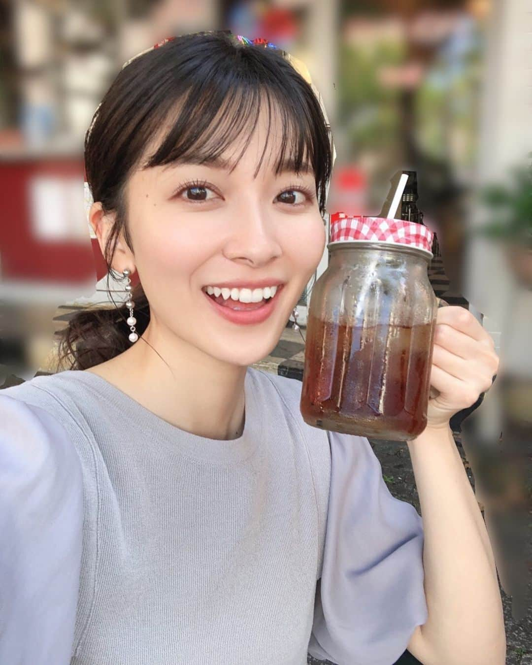 山本里菜さんのインスタグラム写真 - (山本里菜Instagram)「. 連日のメダルラッシュ🏅 日本勢強いですね🇯🇵！！ 今日もすごかったなぁああああ！ 毎日興奮しっぱなしです😆✨👑  日曜日のサンデージャポンでもたっぷりお伝えしますので絶対見てくださいね☺️  写真はコーラ片手にテンションが上がっている山本です。オリンピックは特に関係ありません😶  #オリンピック #東京オリンピック #メダルラッシュ #日本勢　#がんばれ　#コーラ　#応援　#山本里菜」7月30日 23時15分 - rinayamamoto_0622