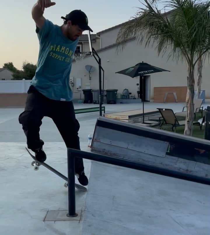 のインスタグラム：「New Trick 🤗 #SkateboardingIsFun」