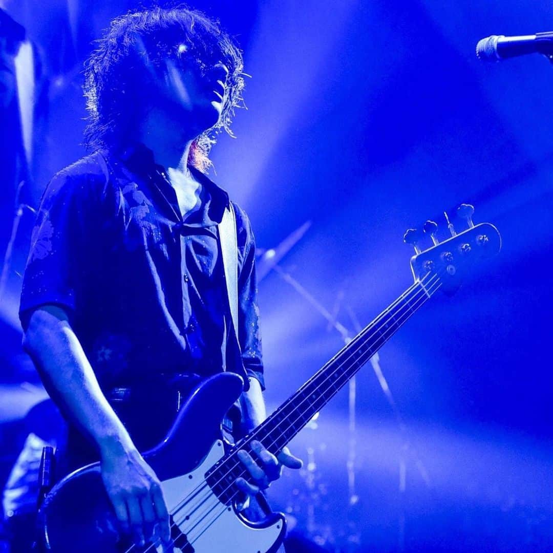 磯部寛之のインスタグラム：「Great night in Osaka. Thanks to all of you who came out to see our show tonight. See you tomorrow either at the venue or online. Hiro 大阪での、めちゃ楽しかった夜。来てくれた皆さんありがとうございました。また明日、ライブハウスか配信かでお会いしましょう。ひろ #alexandros #tour #aleatorictomatotour2021 #osaka #大阪 #zepposakabayside #day1」