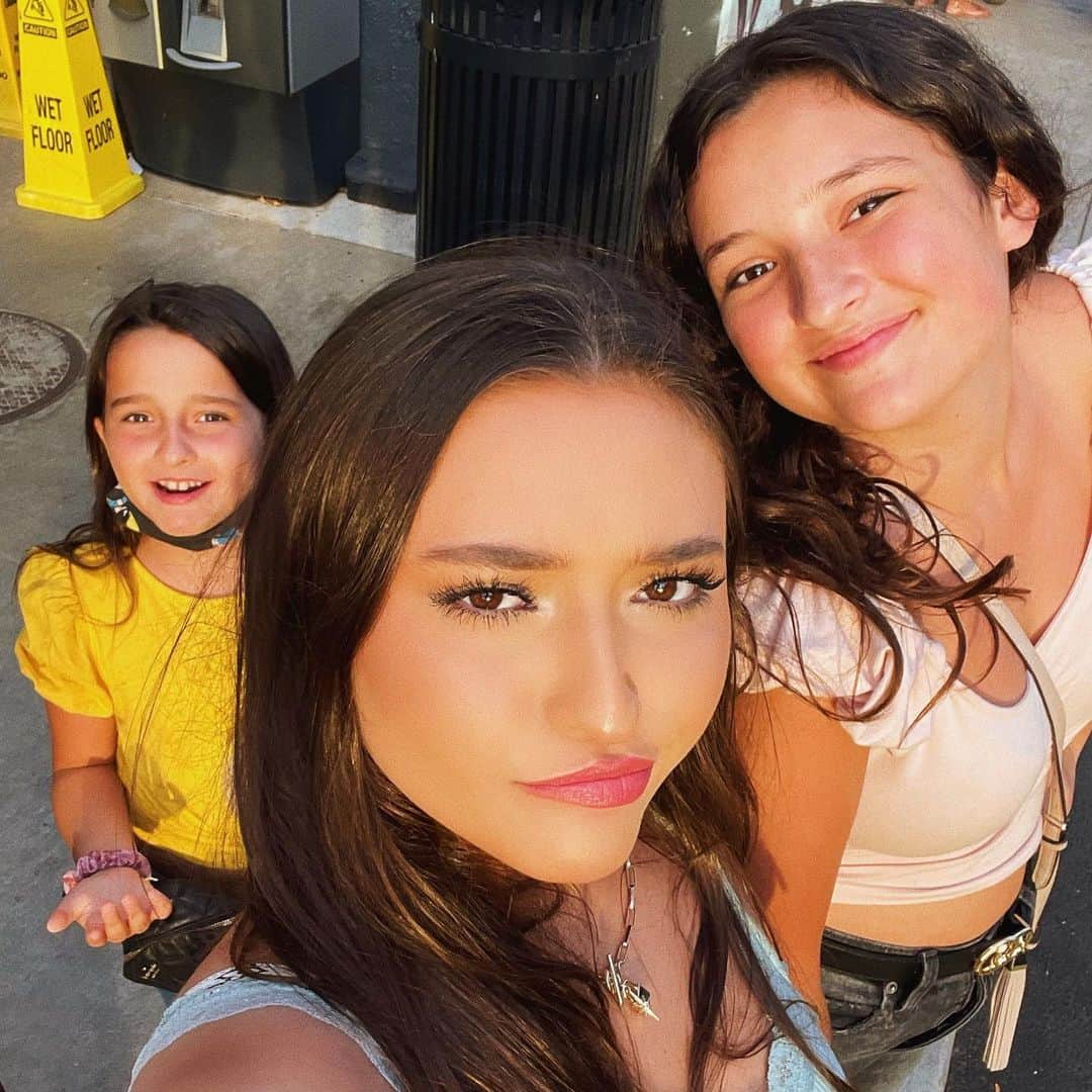 テイラー・グラブスのインスタグラム：「just bc i miss them already❤️」