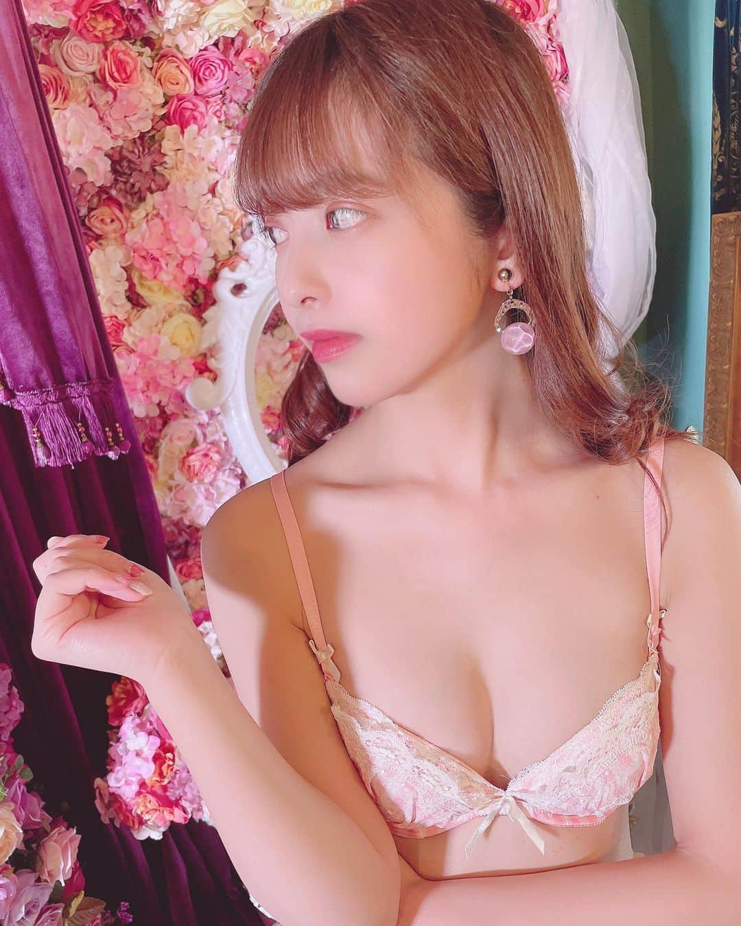 桜もこさんのインスタグラム写真 - (桜もこInstagram)「💓  #花柄　#ピンク　#白　#チェック　#👙　#リボン　#happy #japanesegirl #japanesemodel #instagram」7月7日 15時02分 - mokochan319