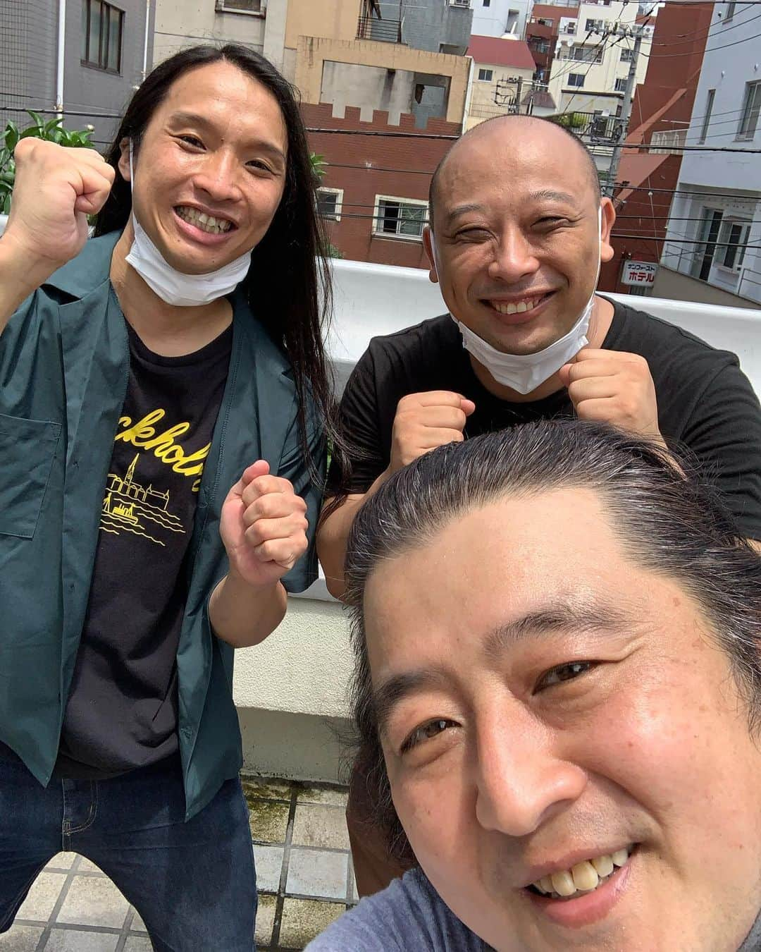 長州小力さんのインスタグラム写真 - (長州小力Instagram)「今日はキングオブコントの1回戦！プロレスラーものまね芸人の蛾野正洋(ガノ)と中邑珍輔(チンスケ)とプロレスラーズというユニットを組んで参戦！トムブラウンの2人に会えた✨✨✨  #長州小力#西口プロレス#お笑い芸人#モノマネ#長州力#蝶野正洋#中邑真輔#キングオブコント#一回戦#初出場#緊張#トムブラウン」7月7日 14時51分 - koriking1972