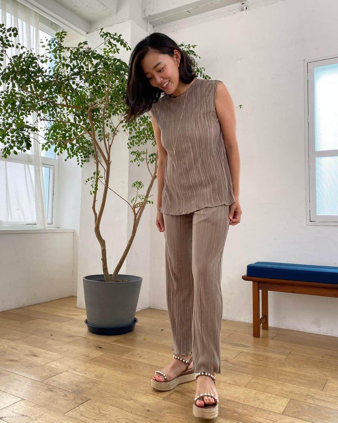 阿部優貴子のインスタグラム：「youtubeの撮影で 前回とは また違うスタジオに🌱🌱🌱  テーマは💰！！！  勉強になりすぎて、 前のめりすぎてないか心配。🤣  #あべゆきchannel #youtube」