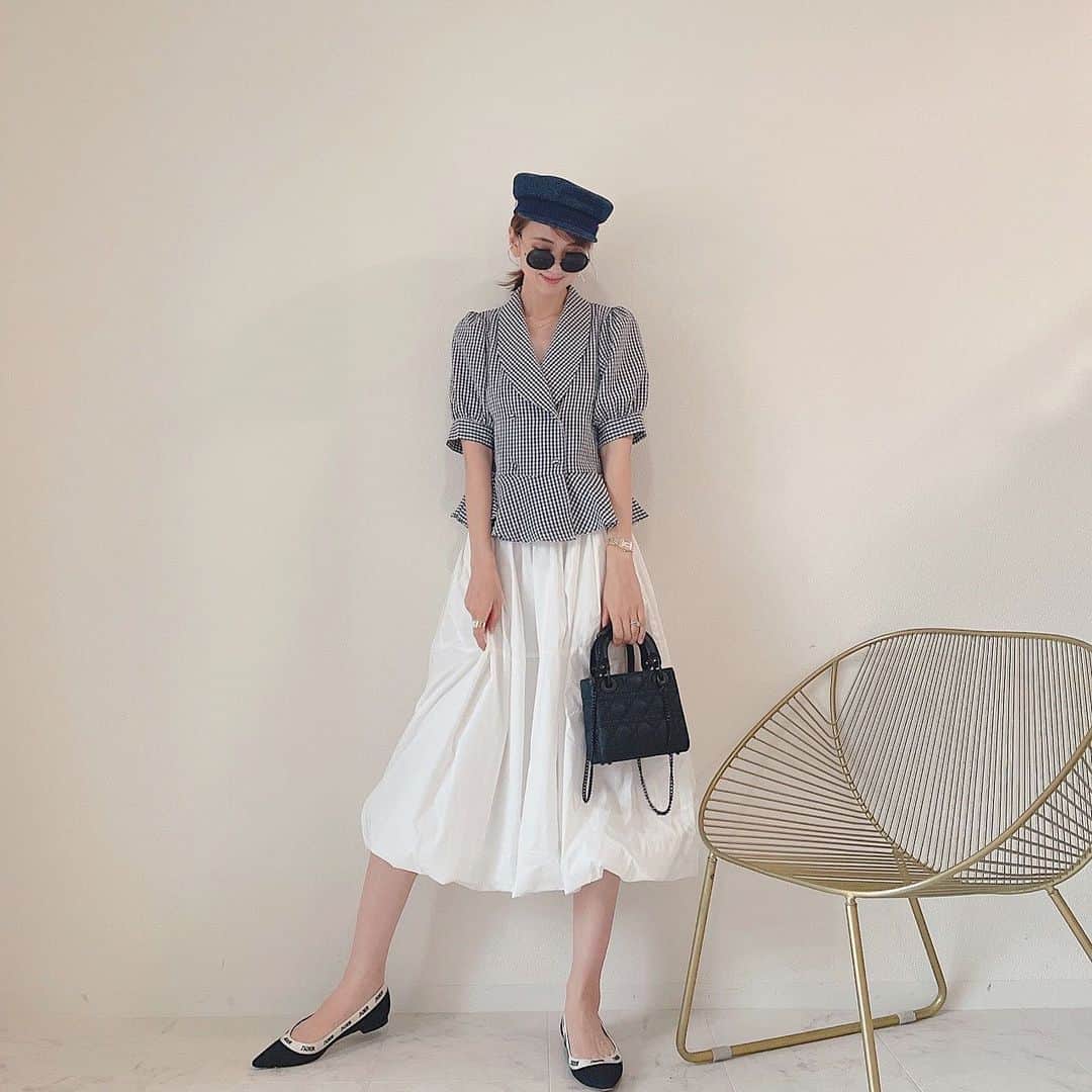 堀江直美さんのインスタグラム写真 - (堀江直美Instagram)「New ❤︎ @hiand_official   #HIAND#ハイアンド#Dior#ディオール#ladydior#レディディオール #バイカラー#コーデ#コーディネート#タックパンツ #ootd#outfit#diorbag#diorshoes#ママコーデ#hnhiand」7月7日 8時53分 - naomiiiiiiiiiiii