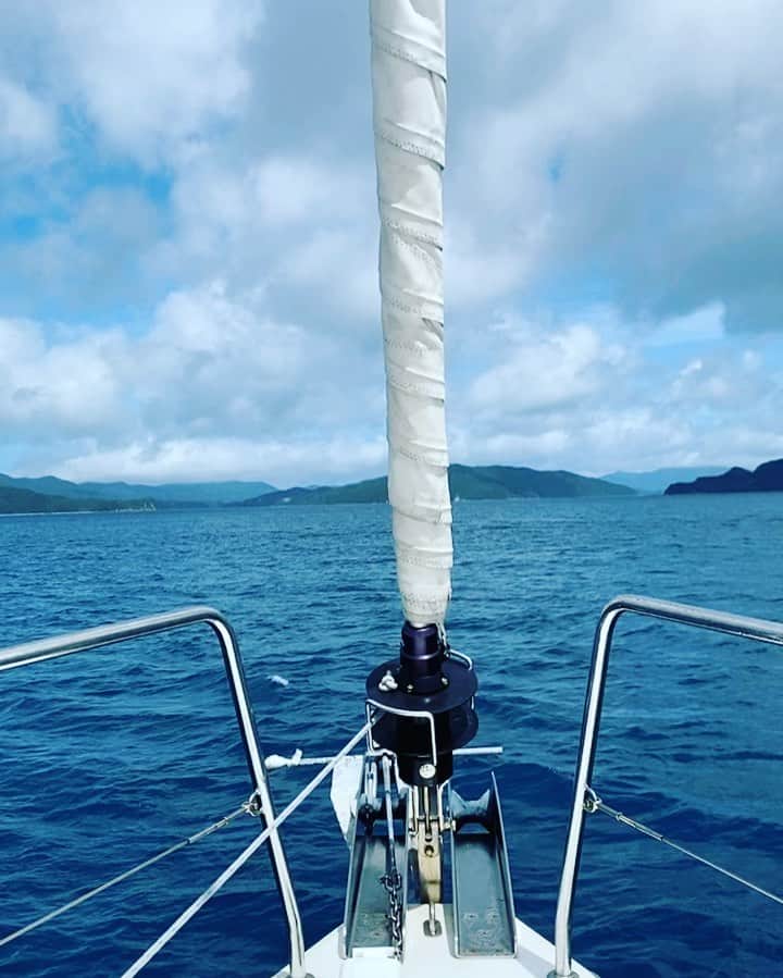 三谷晶子のインスタグラム：「夏と出航中。  #加計呂麻島 #kakeroma  #kakermajima #kakeromaisland #island #islandlife #islandvibes  #islandpics  #islandmovie  #islandgirldiaries  #islandphotography #beach #beachlife  #beachlifestyle  #beachgirlforlife #japan_of_insta  #japan_photo  #sea #ocean #yacht  #sailing  #大島海峡 #yachtgirl  #sailboats  #saillife」