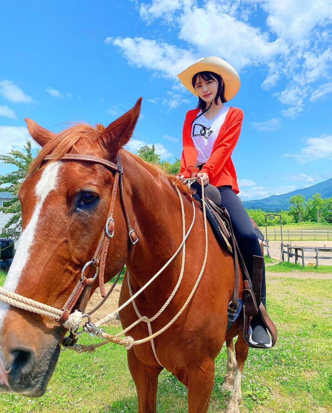 みもれもんさんのインスタグラム写真 - (みもれもんInstagram)「Today is Tanabata 🎋 Is there a Tanabata culture in everyone's country?🌍 ・ ・ こんにちは〜🍋🐴🤍 今日は7/7日、七夕ですねぇ〜🎋✨ そうめんが食べたくなります🤤💓 彦星と織姫は今日会うみたいだけど、、 みんなには、 会いたくなる人って居ますか〜？？💓 私はジムに行ってきます⊂( ・ ̫・ )⊃三笑 ・ ・  #mimoremon #camera #Japan #fashion #japanese #2021 #みもれもん #インスタグラビア #ショートヘア #ボブ #黒髪 #黒髪ボブ#カメラ #日本女孩 #大人女子 #一个人生活 #日本女孩 #乗馬 #七夕」7月7日 11時09分 - mimore_mon0929