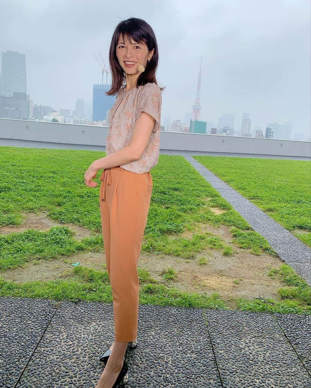 太田景子さんのインスタグラム写真 - (太田景子Instagram)「今日は七夕🎋 二十四節気の「小暑」です。  中継現場には、突然の線状降水帯により出番を失った笹飾りが寂しく立っていたのでした…  放送内容を大きく替えて現況の最新情報を時間の許す限りお伝えしました。どうかこれ以上、人的災害が広がりませんように 😢😢😢😢」7月7日 11時38分 - keiko_ota1121