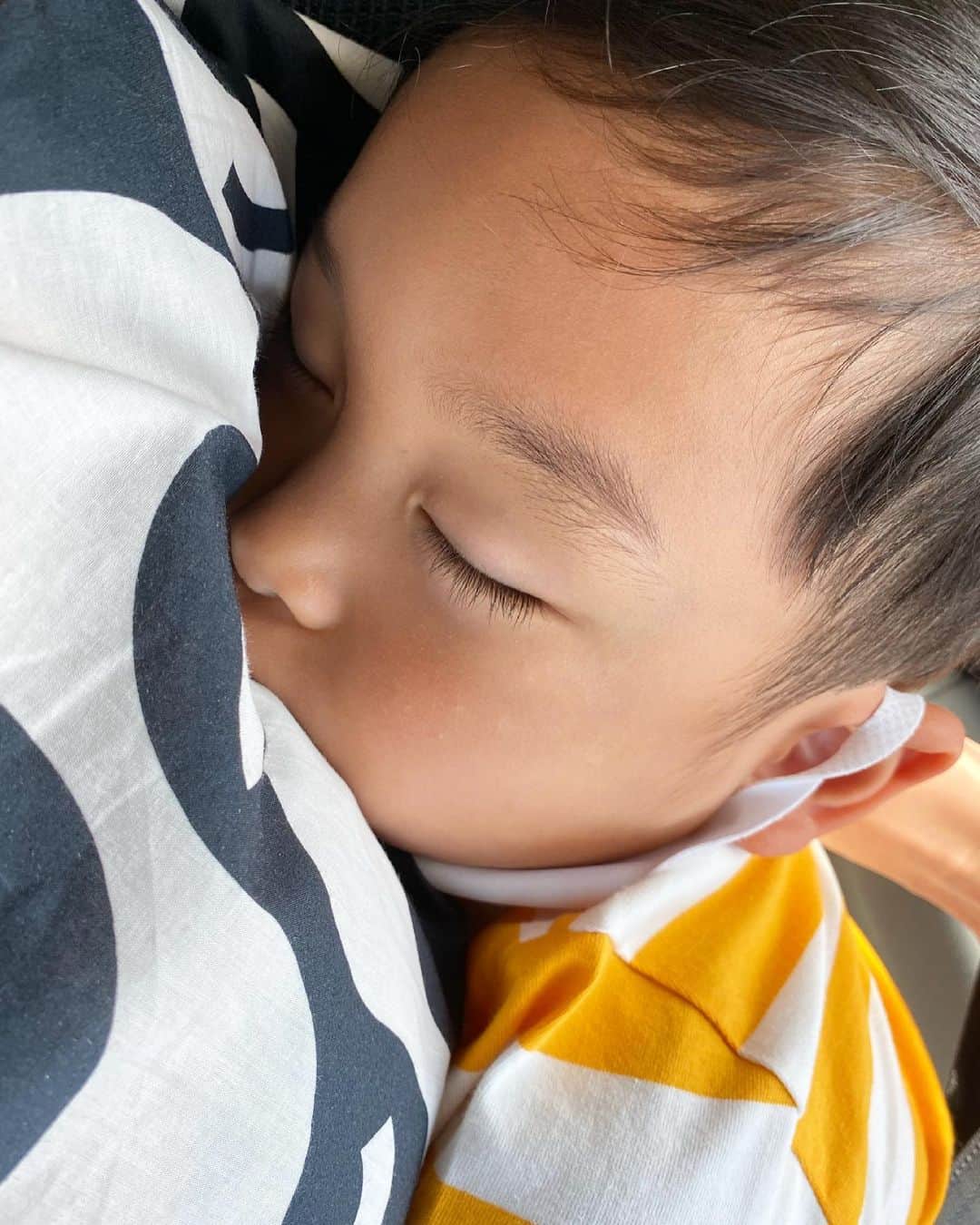加護亜依さんのインスタグラム写真 - (加護亜依Instagram)「子供の寝顔を見てる時間が幸せ。✨ ぎゅーって何度しても足りない。 私の気持ちを追い越して大きく成長していく子供達🥺😭」7月7日 12時45分 - ai.1988kg