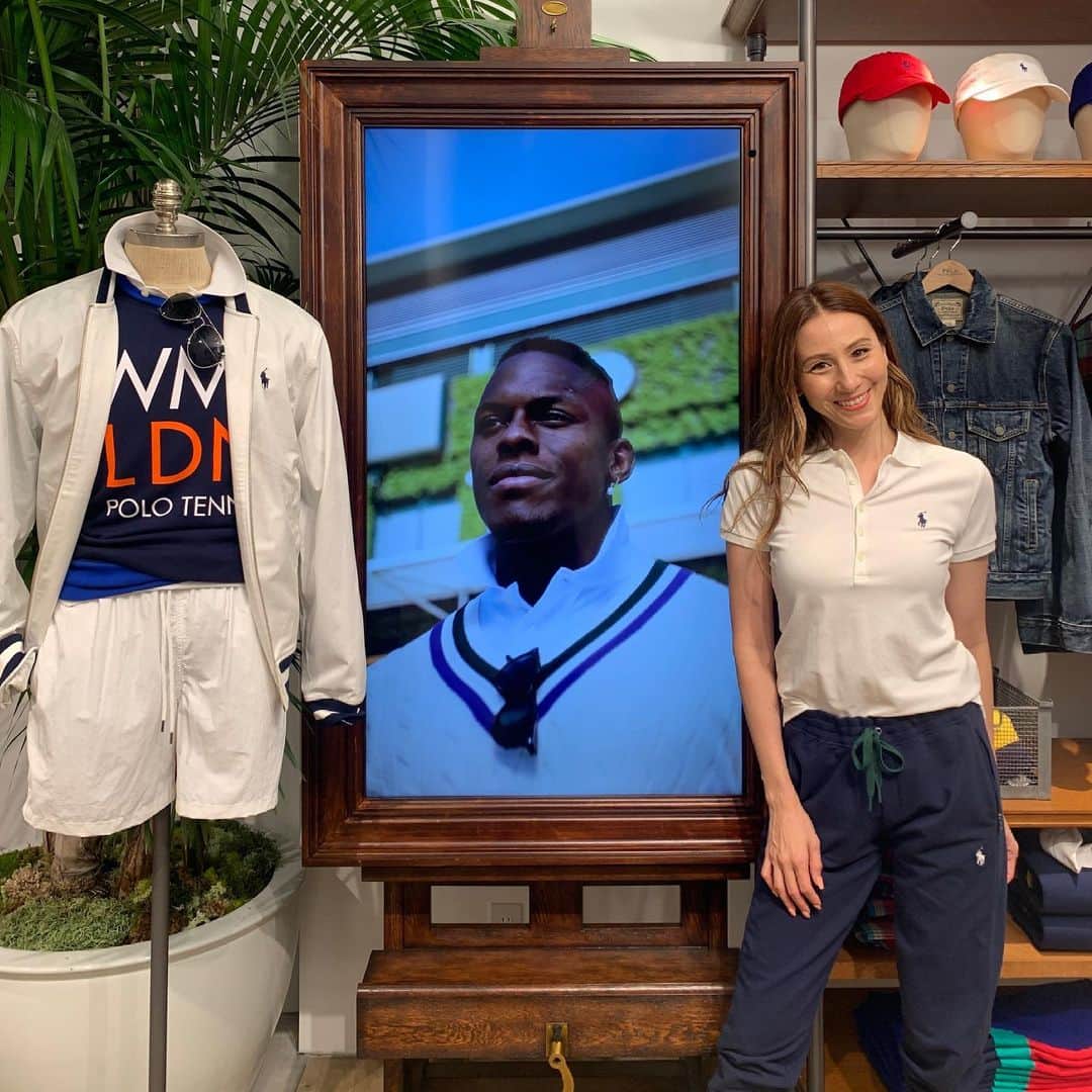 のインスタグラム：「QVCチャンネル、POLO RALPH LAUREN ウィンブルドン先行販売 如何でしたか。  ラルフローレンのクラシカルでトラディショナルなスタイルにウィンブルドンが加わり、更に華やかにそしてエレガントなアクティブウェアをたくさんご紹介させていただきました。 1日で3度の生放送でのお届けでしたが私もとっても楽しかったです。 ご視聴いただきました皆さまありがとうございました💖 @wimbledon @ralphlauren @qvc_japan」