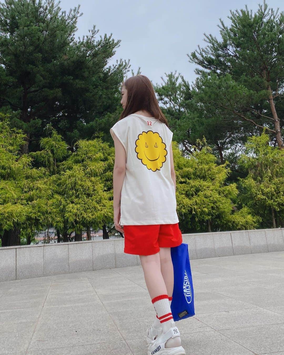ウンチェさんのインスタグラム写真 - (ウンチェInstagram)「#협찬   컬러 조합 완전 취저🌈 흐린 날씨 뿌셔💥  박태환x아이스비스킷 콜라보 제품이라는 사실☝🏻  ❤️본 콜라보 제품은 와디즈 단독 판매이며, 7월 14일까지 와디즈 사전알림 신청하면 단독 혜택 및 사은 혜택 빠르게 확인 가능하답니다 !  💛와디즈 구매(펀딩참여)한 모든 분들의 이름으로 초록우산 어린이재단에 기부 된다고 해요 !  💙펀딩 기간 : 7월 14일~7월 21일, 단 일주일동안 진행 !   #OOTD #ICEBISCUIT #아이스비스킷  #딸스타그램 #초딩스타그램 #화요일 #일상 #키즈모델 #주니어모델 #아역배우 #이은채」7月7日 15時27分 - __leehye