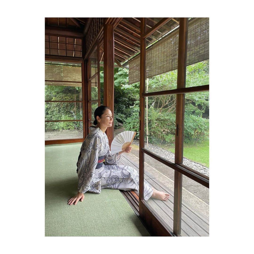 吉田羊さんのインスタグラム写真 - (吉田羊Instagram)「今日は七夕🎋✨  浴衣で出勤したらば 湿気も暑気も吹き飛んだ！と スタッフさんらが喜んで下さいました。 なんと頼もしき視覚的「涼」パワー。  皆様の、今年初浴衣は いつですか？  Today is "Tanabata".  When I went to work wearing a yukata, all the staff were pleased that it was cool.  The cool look is outstandingly effective!  #昇り鯉柄 #粋な浴衣を #好んでいた時代の一枚 #紫の鯉口とか着て #稽古してたのよ #とんがってたわー」7月7日 17時37分 - yoshidayoh_official