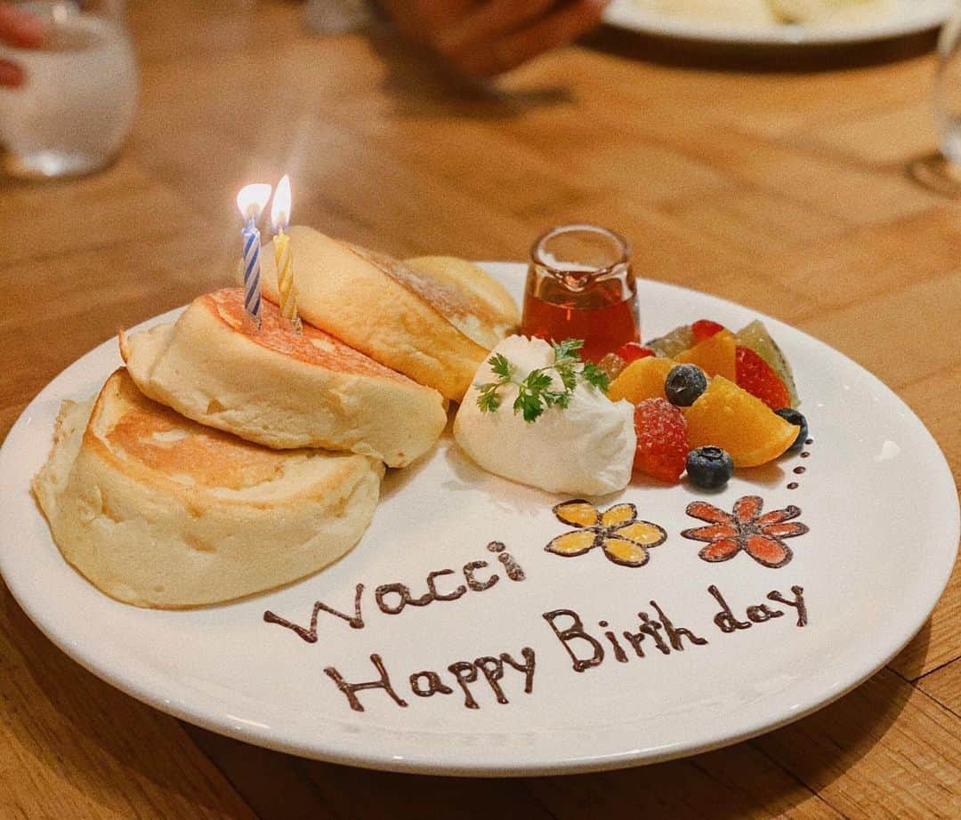 Risako Yamamotoさんのインスタグラム写真 - (Risako YamamotoInstagram)「team rosy Monsterのみんながお誕生日をお祝いしてくれました🥞🧡✨  みんなが用意してくれたサプライズのプレゼント、涙が出るほど嬉しくて😭🤍🤍🤍🌷✨  yorkysの新作のたまごサンドも絶品でした💛  #thankyou #birthday #yorkysbrunch」7月7日 17時36分 - risako_yamamoto