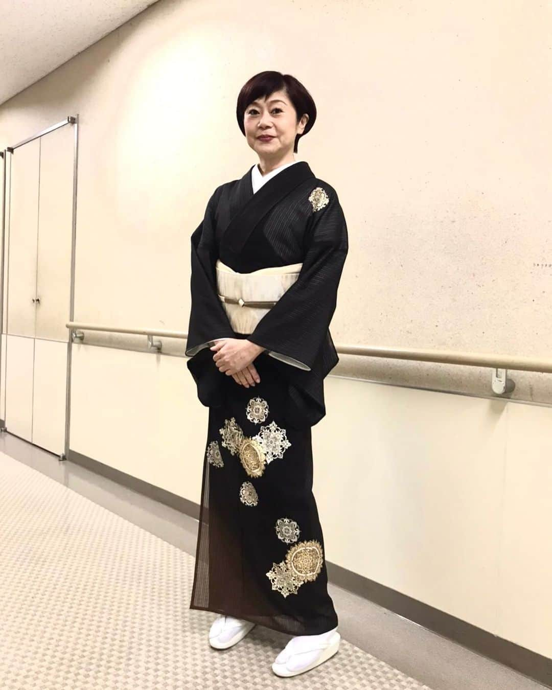 神野美伽さんのインスタグラム写真 - (神野美伽Instagram)「【TV放送のお知らせ】 7／11 NHKBSプレミアム　19:30から 新BS日本のうたが放送になります。  収録当日6/24は美空ひばりさんの33回目のご命日。  この日は全てひばりさんの楽曲の放送になります。  7月に入り着物は、 単衣から夏物の絽にかわりました。 昨年も殆ど着る機会の無かった夏物。 短い期間しか着れないからこそ、着物を楽しみたいですね。  #kimono  #着物 #絽の着物 #夏帯」7月7日 17時39分 - mika_shinno_japan