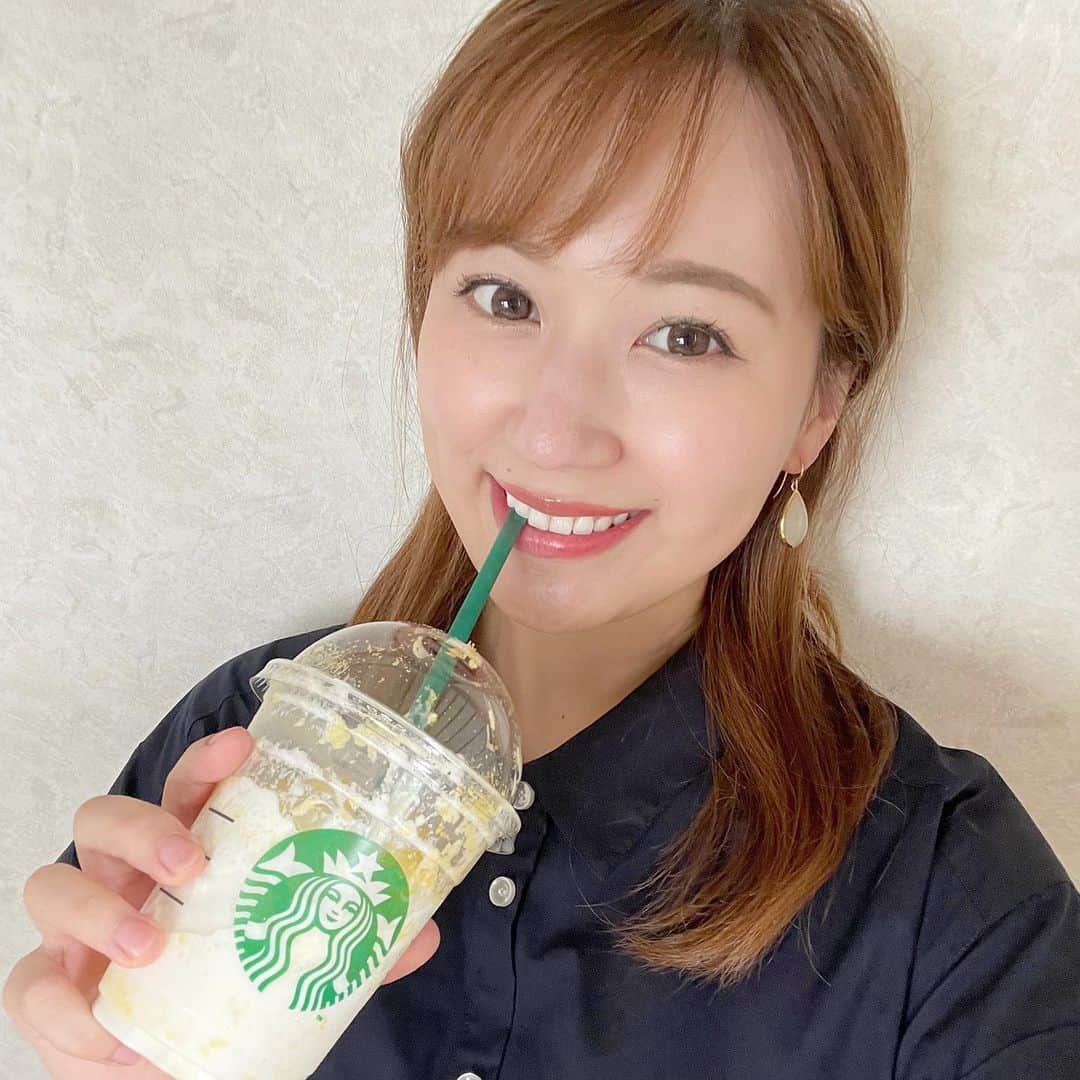 木村愛里さんのインスタグラム写真 - (木村愛里Instagram)「⋆ たくさんのお祝いメッセージ ありがとうございました☺️❤️ ㅤㅤㅤㅤㅤㅤㅤㅤㅤㅤㅤㅤㅤ なかなか社会と関わる機会も少なく 今はふとした時に孤独な時間も多いので(笑) Instagramやってて良かったなぁと思いました🥺 ㅤㅤㅤㅤㅤㅤㅤㅤㅤㅤㅤㅤㅤ ㅤㅤㅤㅤㅤㅤㅤㅤㅤㅤㅤㅤㅤ 写真はスタバの 北海道とうきびクリーミーフラペチーノ🌽 ㅤㅤㅤㅤㅤㅤㅤㅤㅤㅤㅤㅤㅤ ホワイトチョコのようなお味がして私はお好みだった🥺🤍 店員さんが渡してくれる時に 「北海道の優しい甘さを楽しんでくださいね💚」 と言ってくれたところも素敵だった🥺 ㅤㅤㅤㅤㅤㅤㅤㅤㅤㅤㅤㅤㅤ ㅤㅤㅤㅤㅤㅤㅤㅤㅤㅤㅤㅤㅤ ㅤㅤㅤㅤㅤㅤㅤㅤㅤㅤㅤㅤㅤ #スタバ #47jimotoフラペチーノ  #北海道とうきびクリーミーフラペチーノ  #とうきびクリーミーフラペチーノ  #北海道 #とうきび #とうもろこし #🌽 #とうきびとうっても🌽この絵文字はでてこない #starbucks #love ❤️❤️❤️」7月7日 18時12分 - airi_official