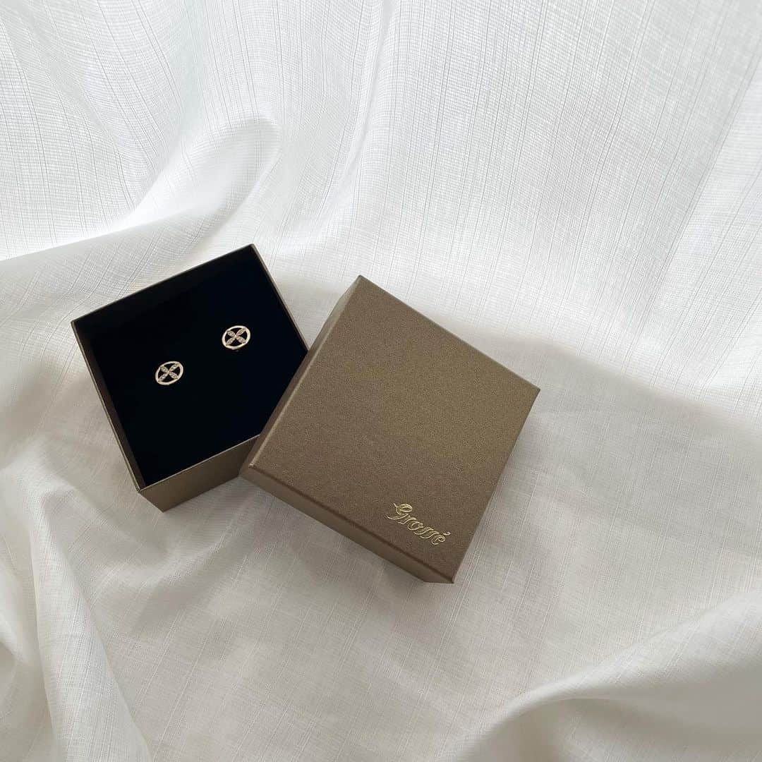 杉浦みずきのインスタグラム：「. 衣装で使わせて頂いたイヤリング 可愛かったから買い取りした✨ いっぱいつけよ❤︎ ・ ・ #イヤリング #ピアス #ゴールドアクセサリー #ゴールドアクセ」