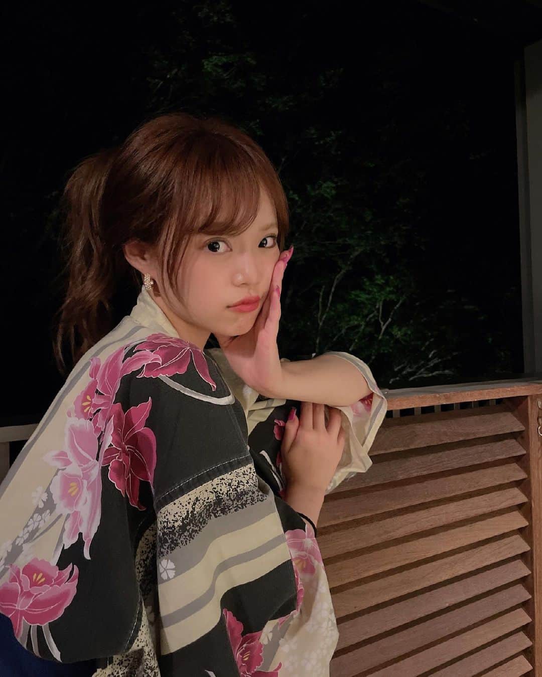 のインスタグラム：「ちょっぴりふてくされ😕 ⁡ 今日は七夕だね🎋🌌 ⁡ 皆んなお願い事した？？💗 ⁡ うちは、皆んなに 早く会えますよーにってお願いしたよ😌💫 ⁡ #cyberjapan#cyberjapandancers#cjd_serina #浴衣女子#七夕#ハピハピ」