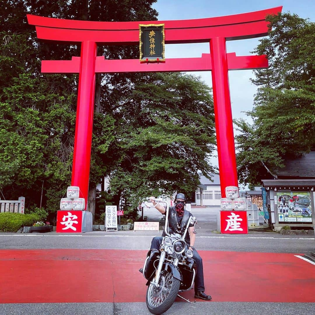 マフィア梶田のインスタグラム：「安　🏍　産  #安住神社  #バイク神社  #harleydavidson  #cvoroadking  #マフィア梶田」